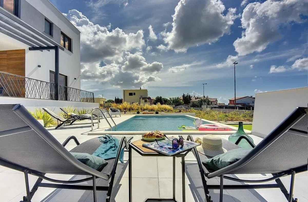 Villa Joy Pomer
