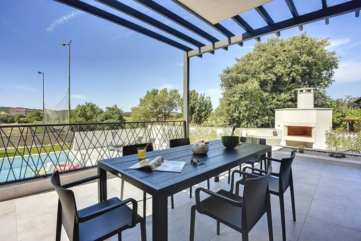 Villa Joy Pomer